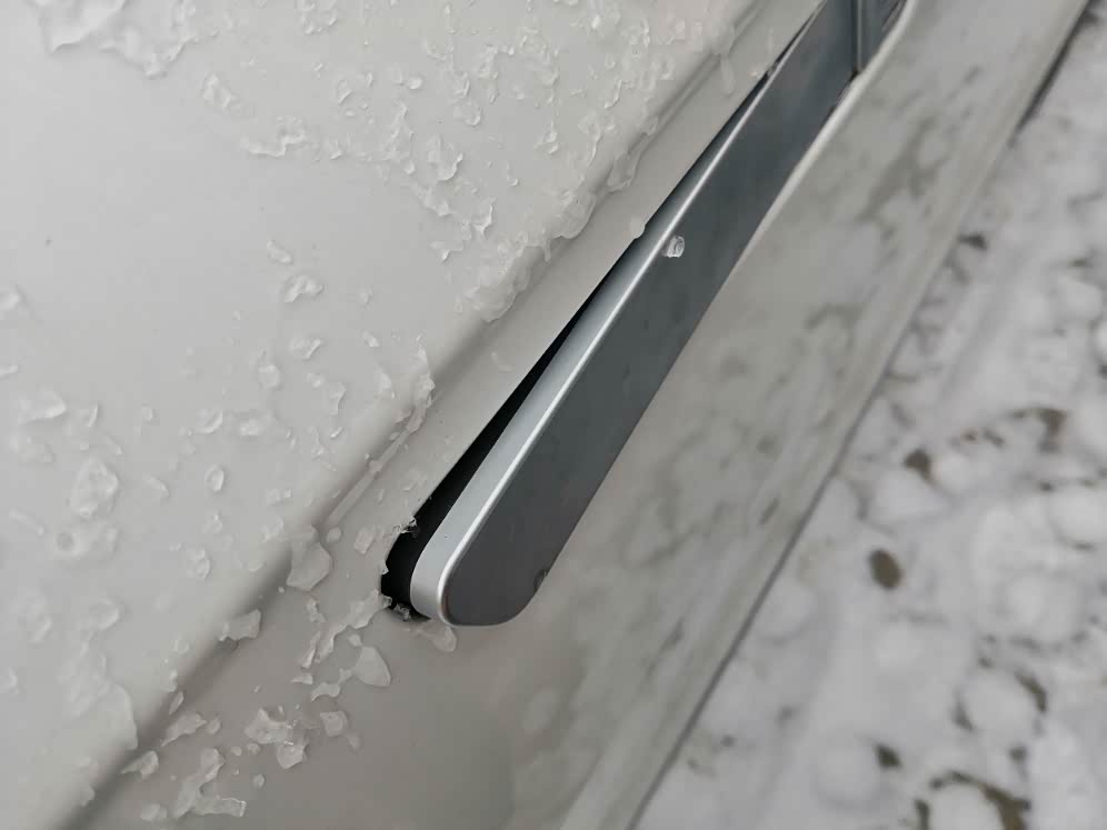 威马高档的门把手,北京下雪了,然后冻冰了.