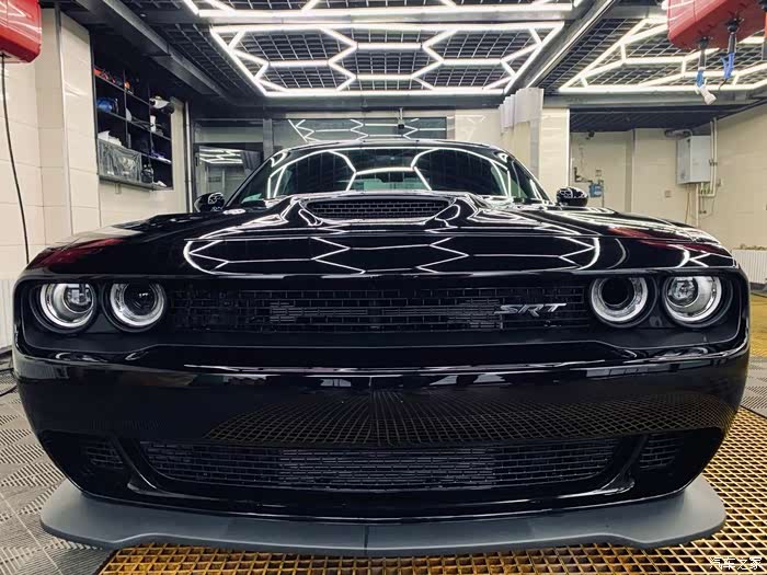 福特野马与道奇地狱猫srt