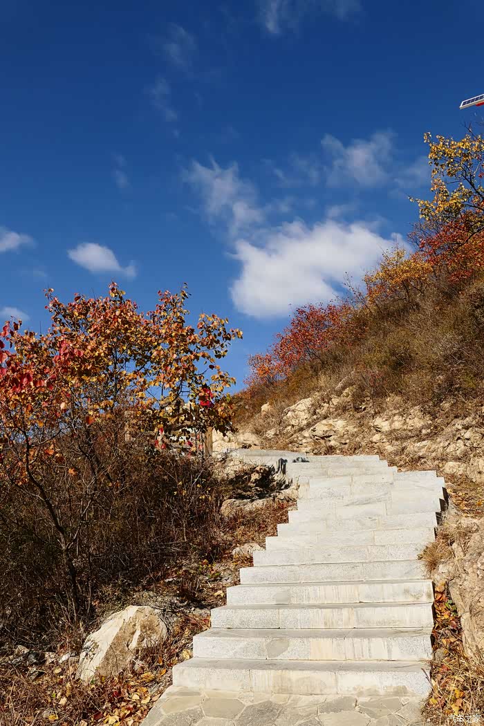 大山深处好风光长峪城登山步道赏红叶