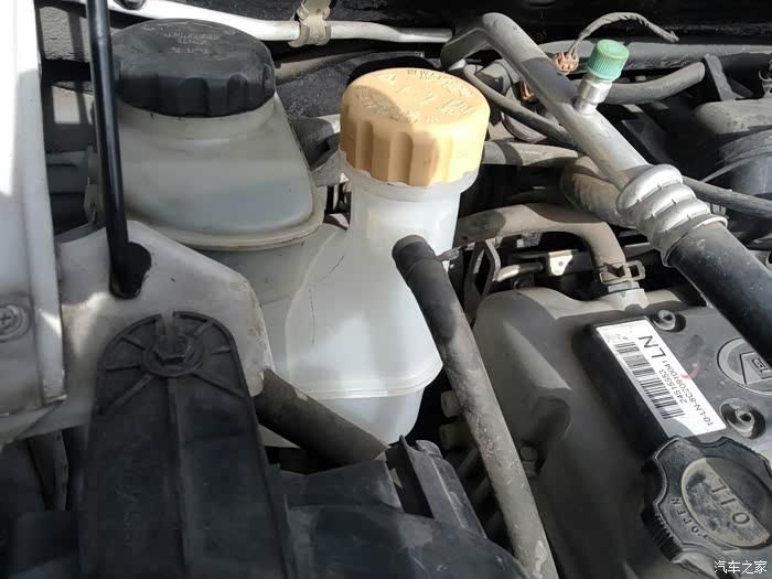 10雪佛兰乐驰更换水箱副水箱作业