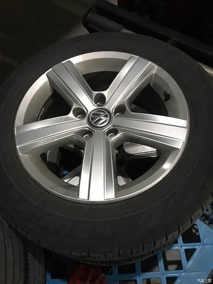 凌渡18款230原厂轮毂轮胎