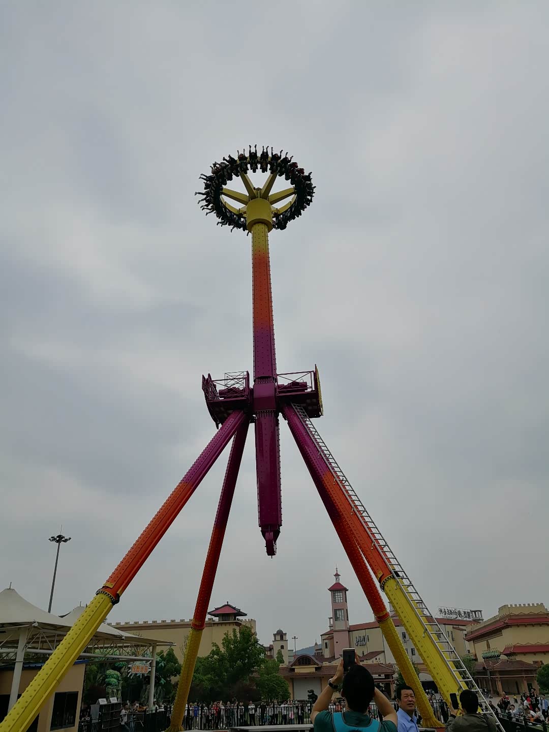 360度旋转,看着都觉得惊险刺激心惊肉跳