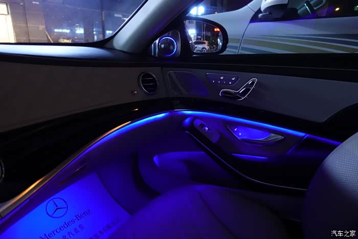 宁静的夜晚,奔驰迈巴赫s680内饰.