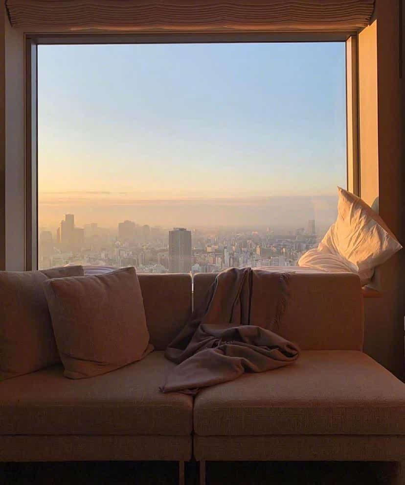 喜欢阳光洒进来房间的感觉.