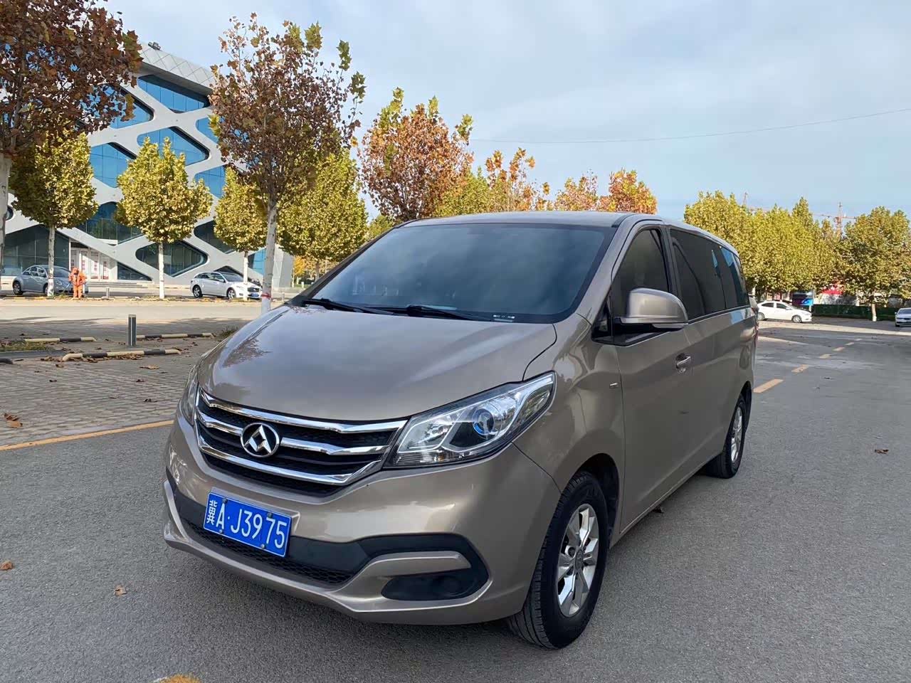 大通g10属于国产mpv的领军车型了,空间做工高档,配置丰富