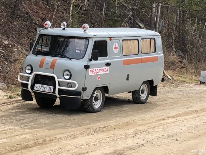 嘎斯救护车