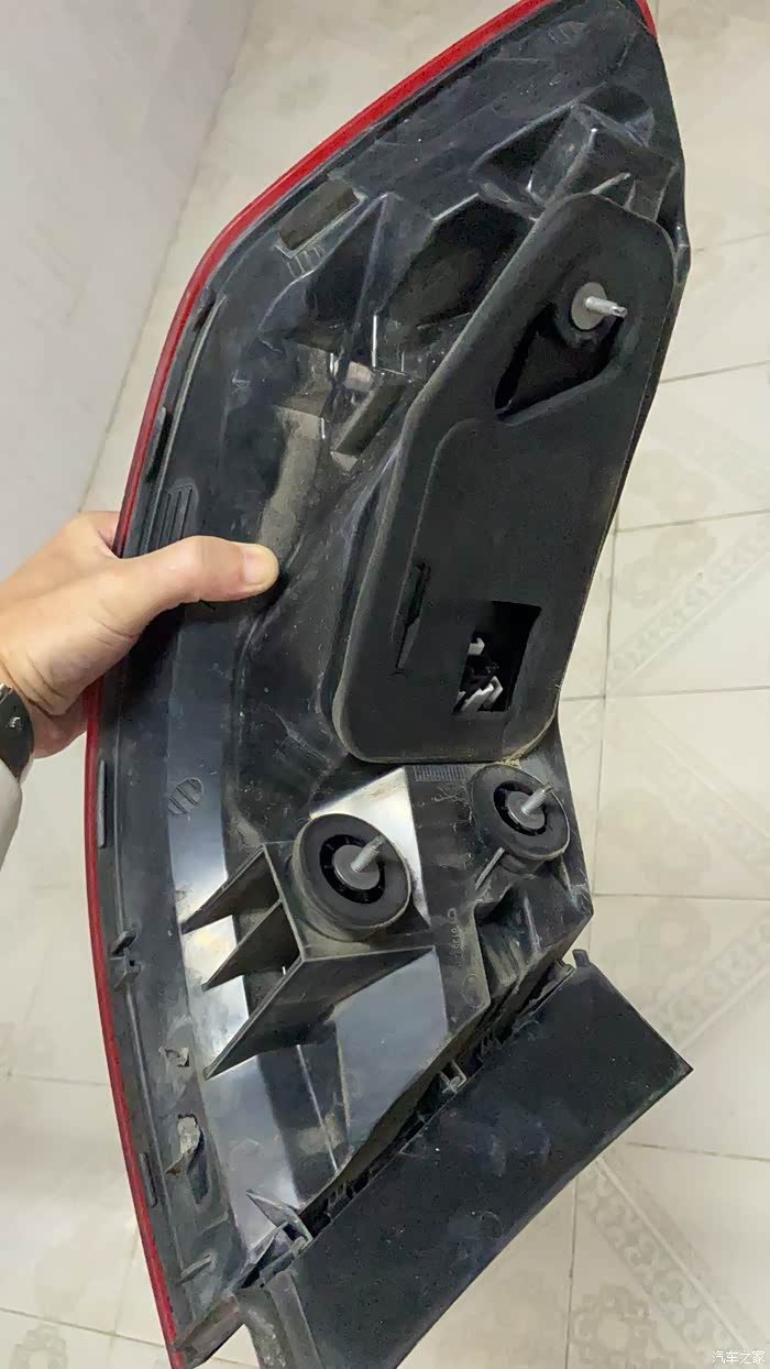 e260l,e200l,e300l,e320l尾灯不亮问题自修解决方法