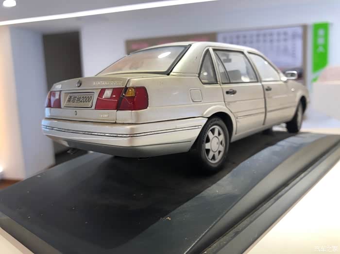 怀旧经典车型之时代超人桑塔纳2000