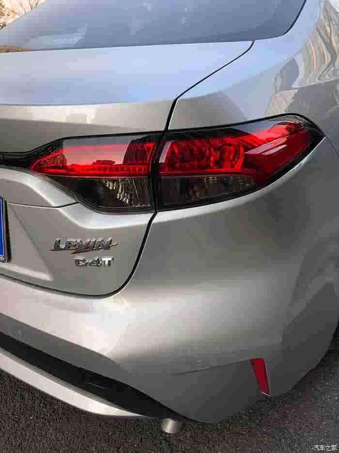 19雷凌尾灯贴膜