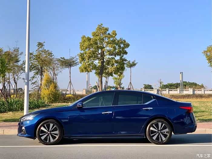 灯火阑珊处的那抹蓝色我的爱车小天籁