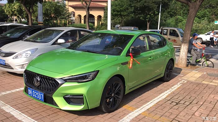 名爵6赛道绿这个颜色买的车友多吗