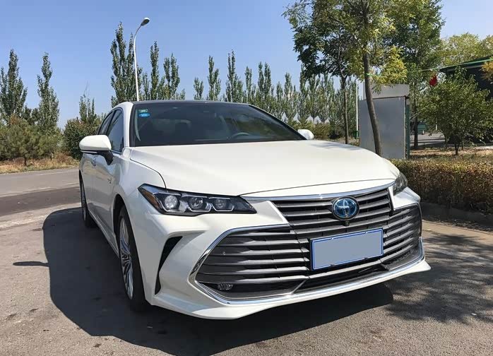 丰田亚洲龙霸气的前脸设计