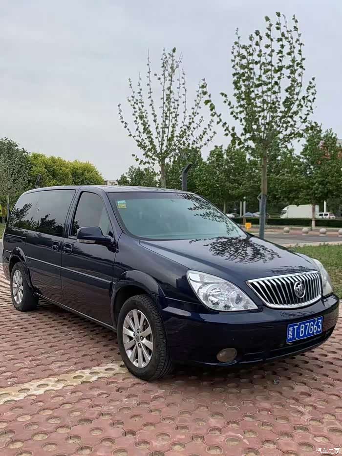 经典别克gl8当年可是一款火遍大江南北的一款车超大的空间