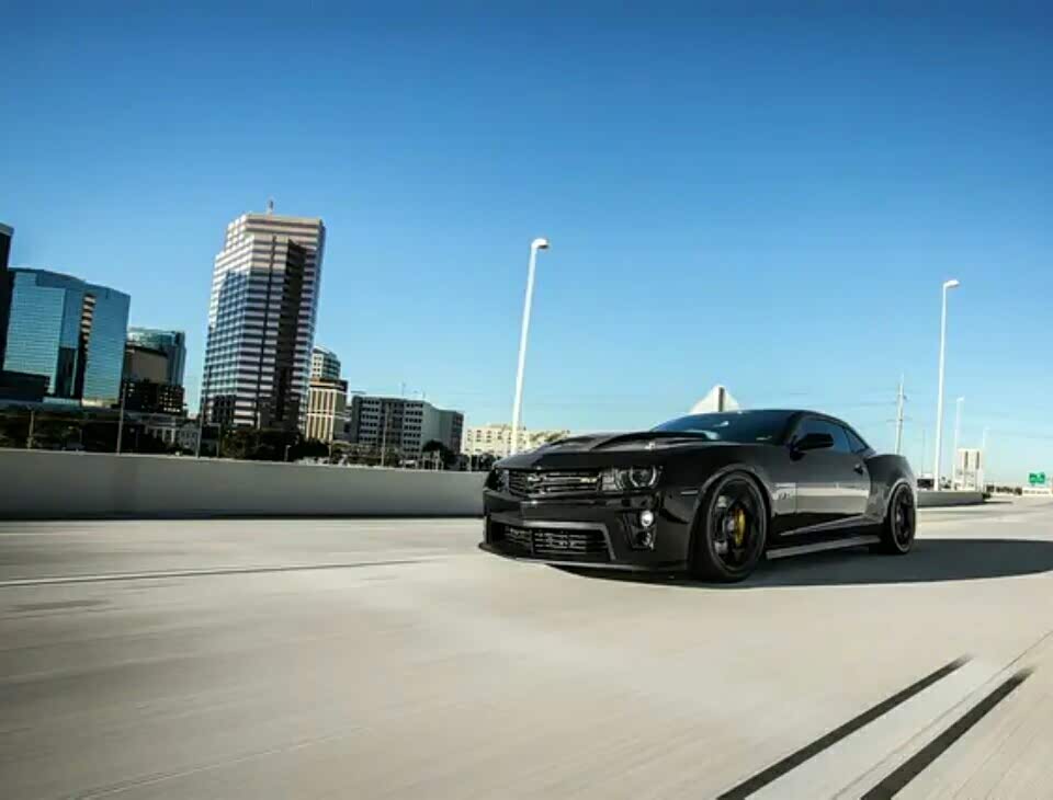 改装全黑碳纤维套件的雪佛兰科迈罗ss,打造真正的黑武士