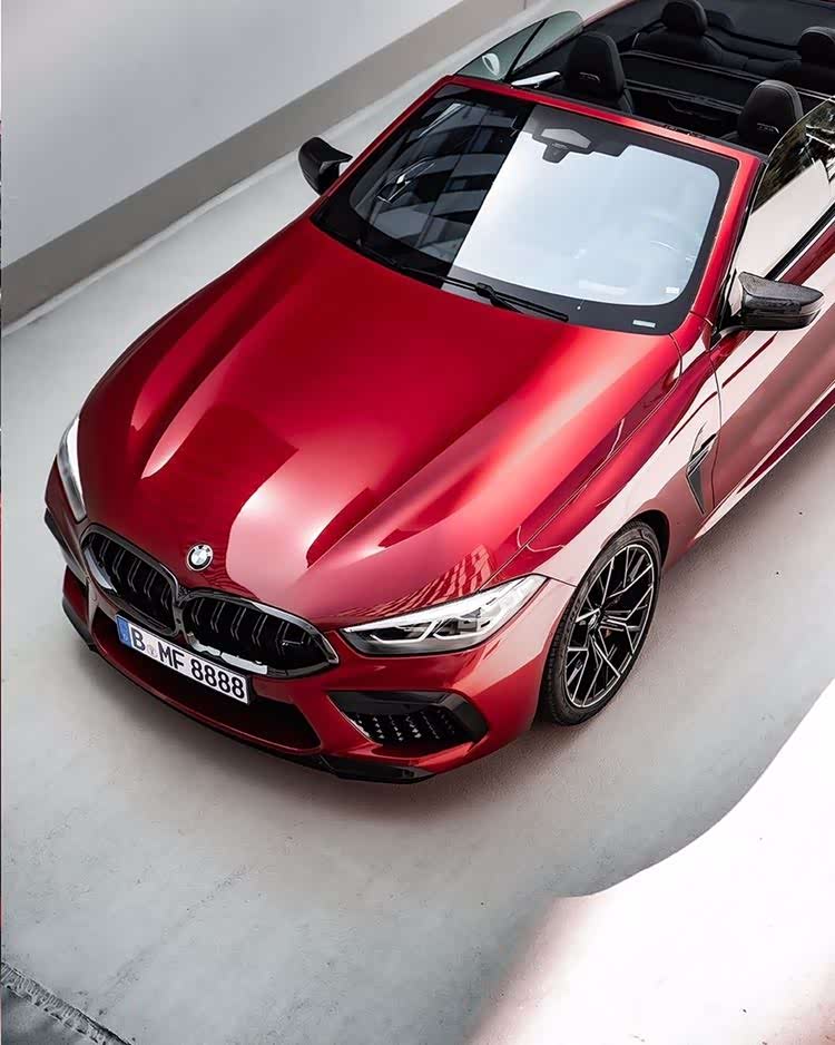 大红色的宝马m8,致命的诱惑
