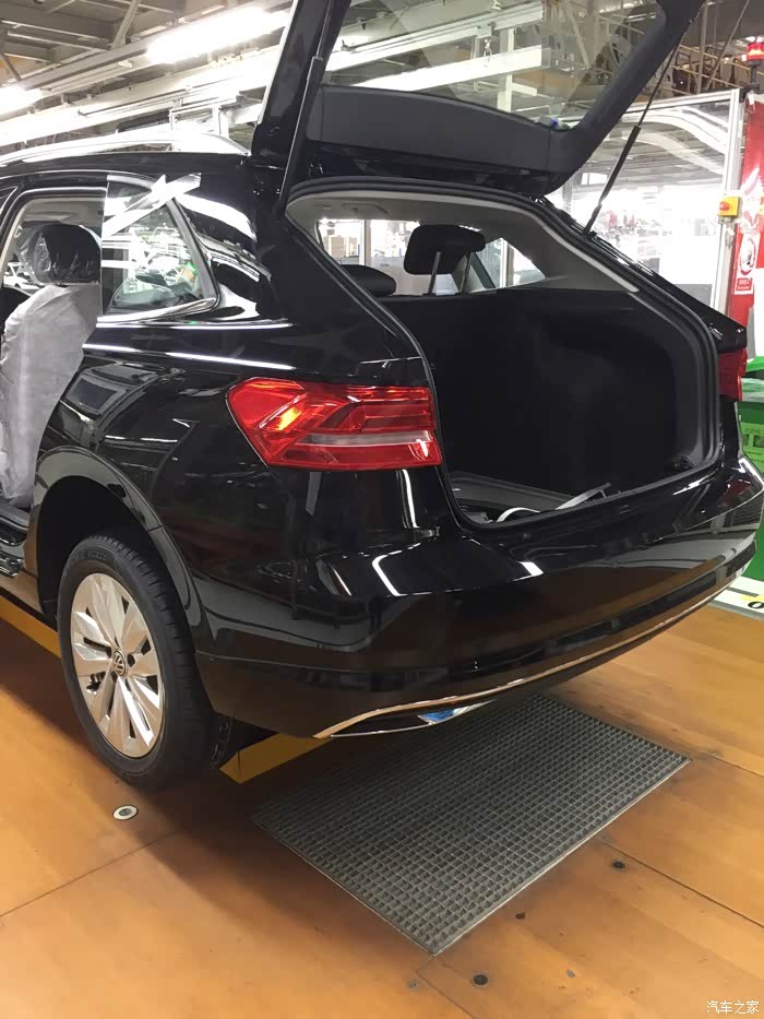 神秘黑18款朗逸plus两厢开始排产