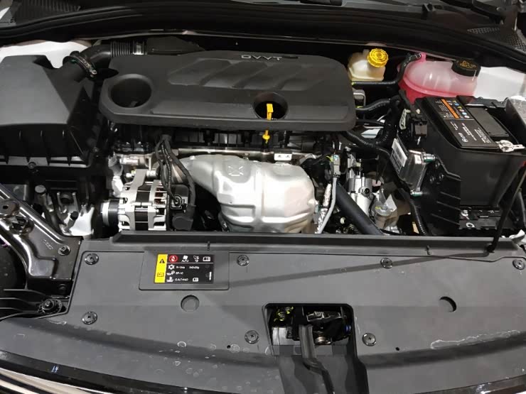 把引擎盖撬开了,好像很炫酷的样子,当真是北美通用合资的技术,发动机