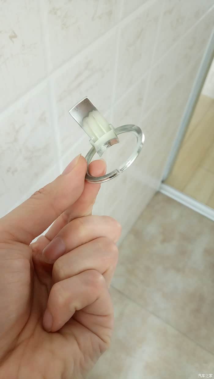 第317期为方便出行而生隐藏式多功能车用挂钩