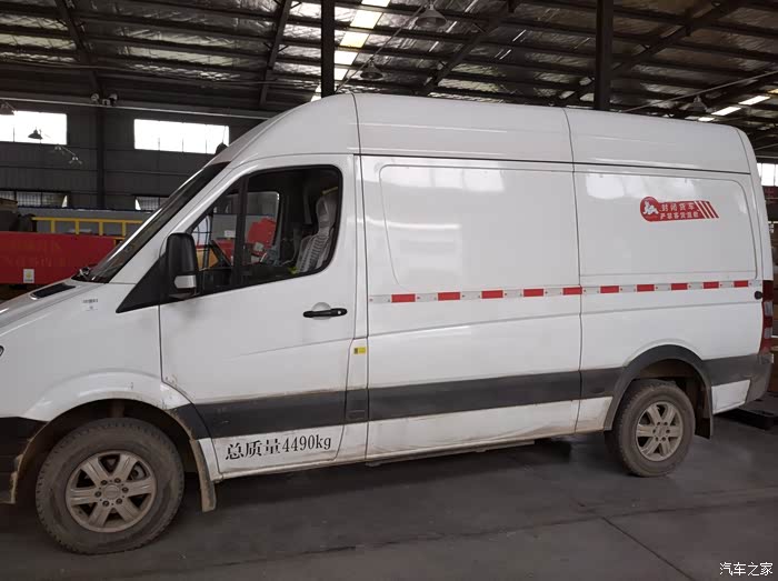 开沃d11纯电动厢式货车如何加交流充电口