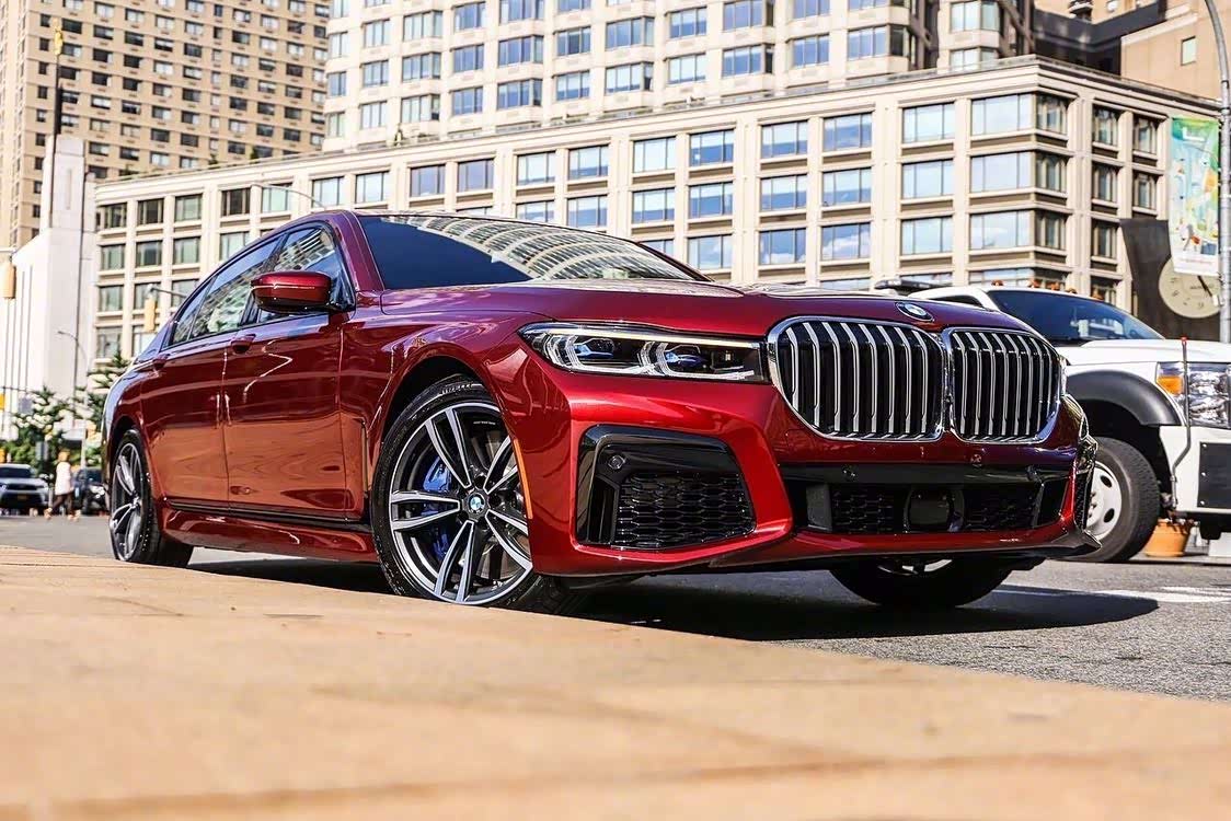 780 | 回复: 0 宝马7系论坛 这个红色真的超级亮眼,非常有气质,这就是