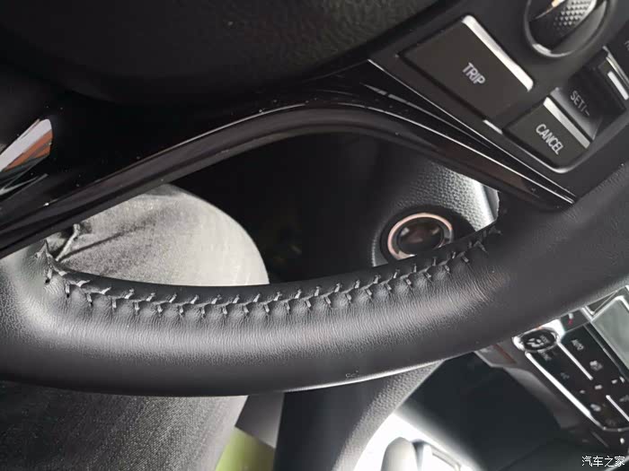 求助大家谁方便给拍照一下方向盘缝线的细节