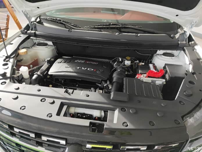 比较充实的发动机舱