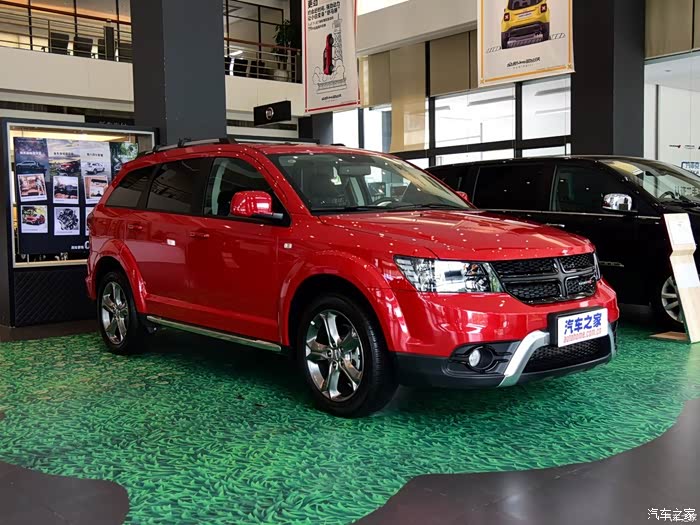 从你图中看起来,这辆红色suv,他应该就是道奇酷威啊, 附图你看一下