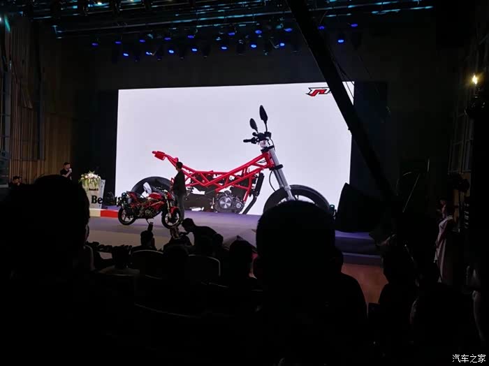 tnt红宝龙150电喷版发布