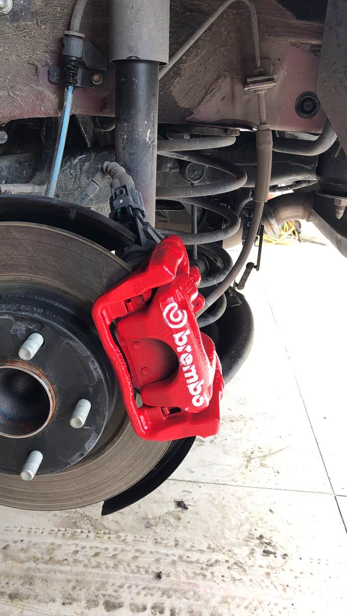 哑光黑轮毂,红色卡钳你要不要?