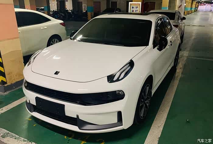 中国品牌的代表沃尔沃同平台安全又舒适实拍领克03