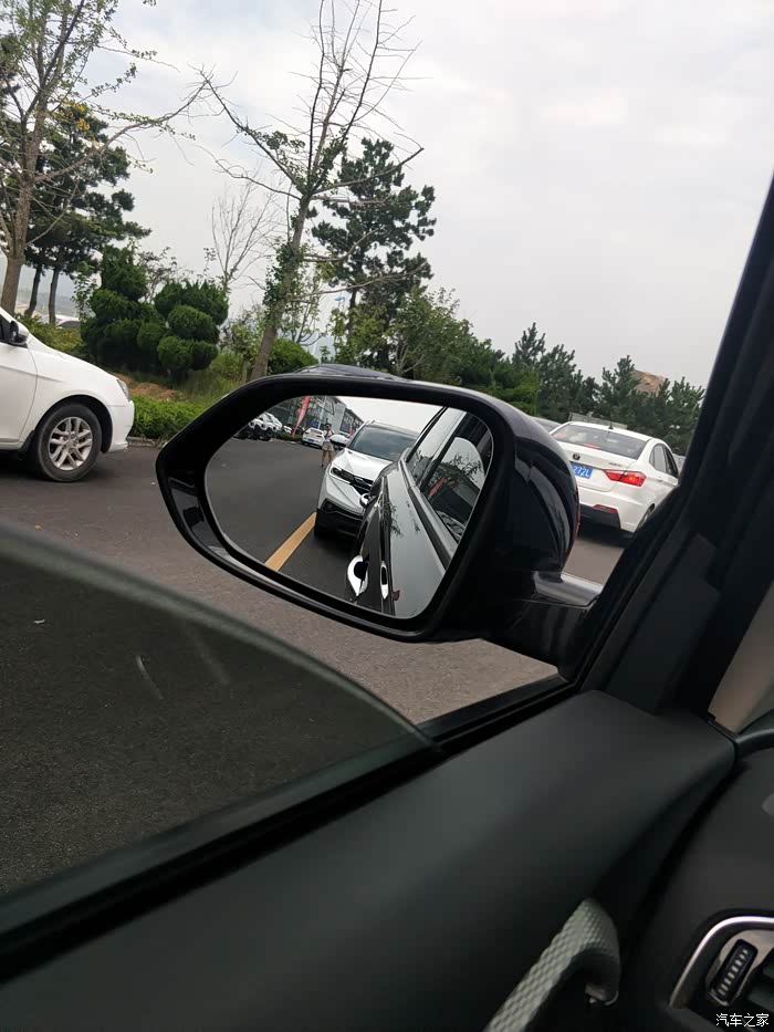 真的很喜欢从后视镜拍出来的感觉