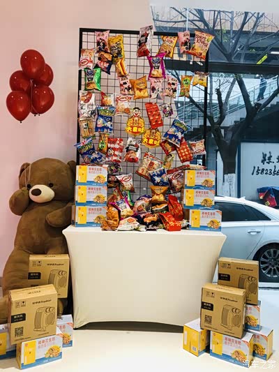 这个零食墙最有意思.