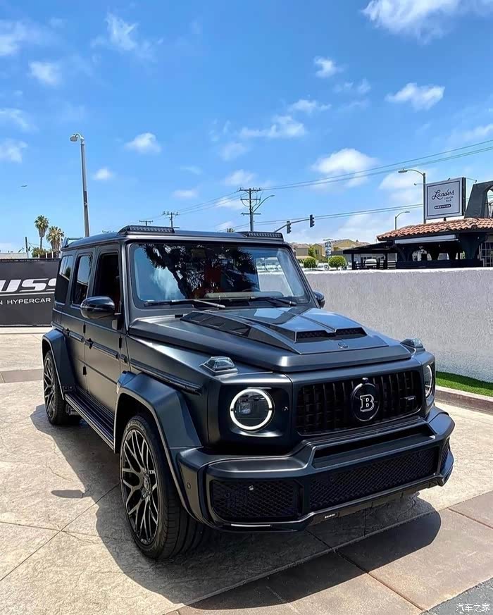 哑光黑色的奔驰巴博斯brabus g63