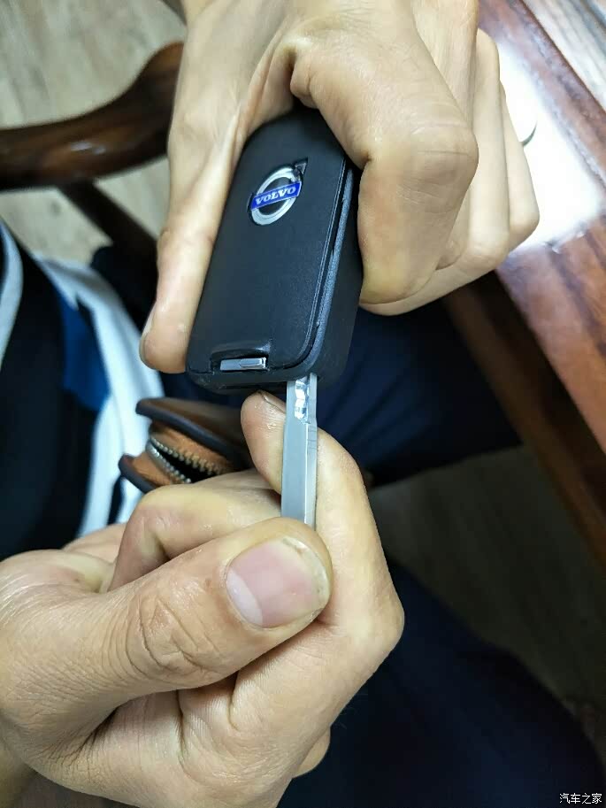 【图】给我小六更换钥匙遥控电池_沃尔沃xc60论坛_汽车之家论坛