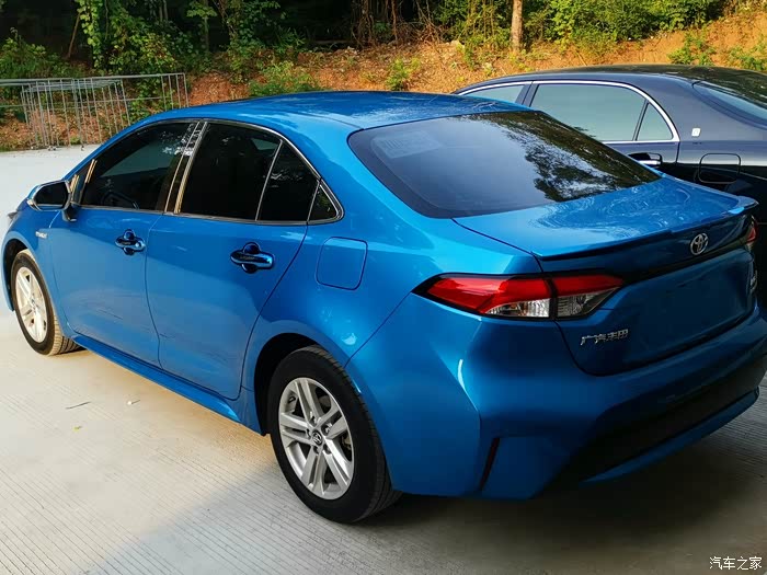 等你我的骚蓝色雷凌到了骚蓝混动顶配