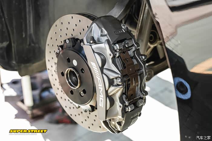 superstreet改装日记奔驰e级改装hp2000高性能刹车片czv刹车盘