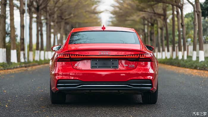红艳艳的奥迪a7,很亮眼啊!