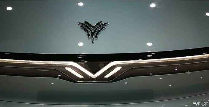 车标和灯相呼应,设计的不错