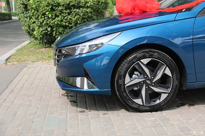 平淡生活中创造激情全新伊兰特冰海蓝精英版提车小记