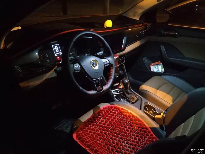 有没有途岳晚上内饰照片来几张呗,带氛围灯的,谢谢