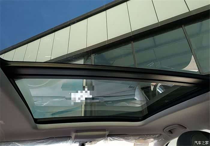 再晒晒天窗了,全景天窗,太棒了,老婆很喜欢