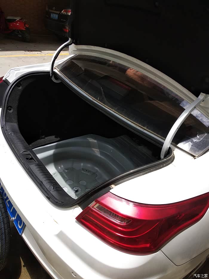 后备箱有水,怎么问事