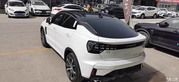 白色四驱领克05