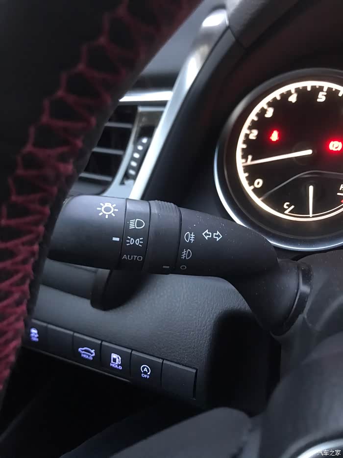 锁车行车灯不关闭怎么回事