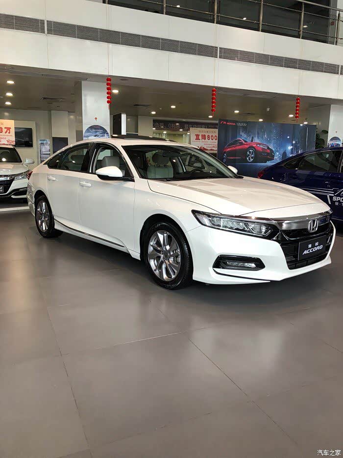 十代雅阁的白色,最好来点图片坐标上海