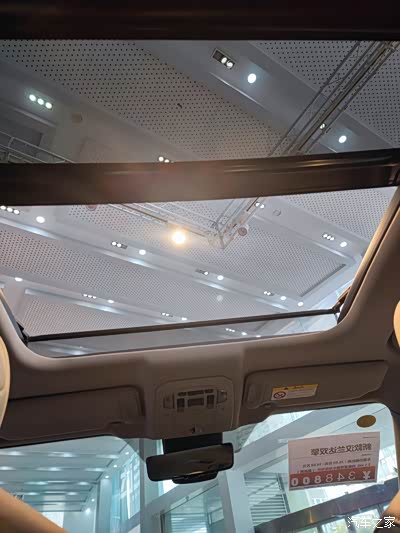 全景天窗,想象一下可以在车内看星星