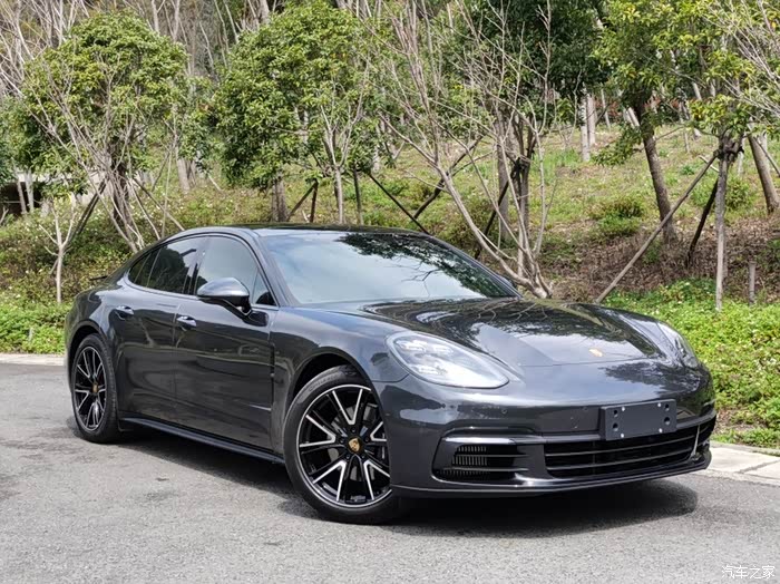 出一台帕拉梅拉火山灰2020款上牌一个月1000多公里