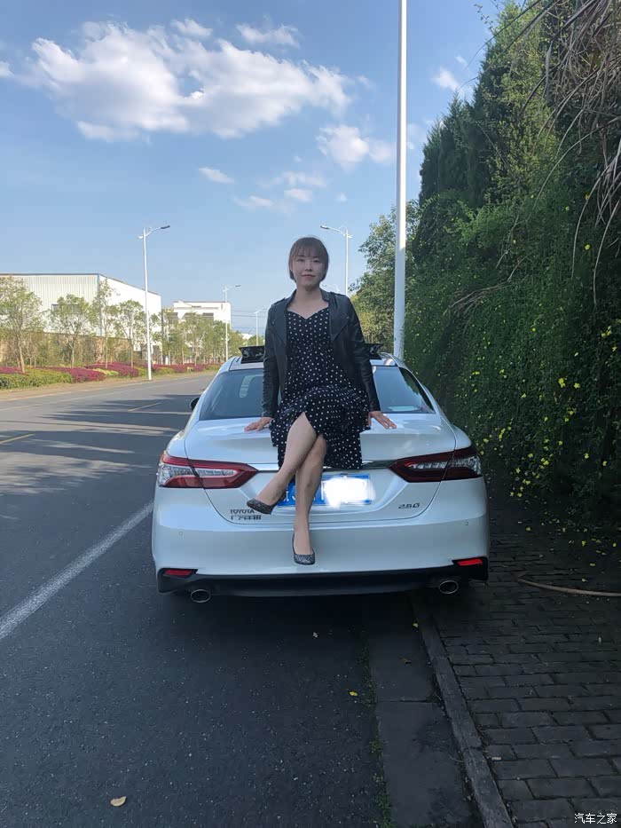 媳妇当车模和凯美瑞的春日时光