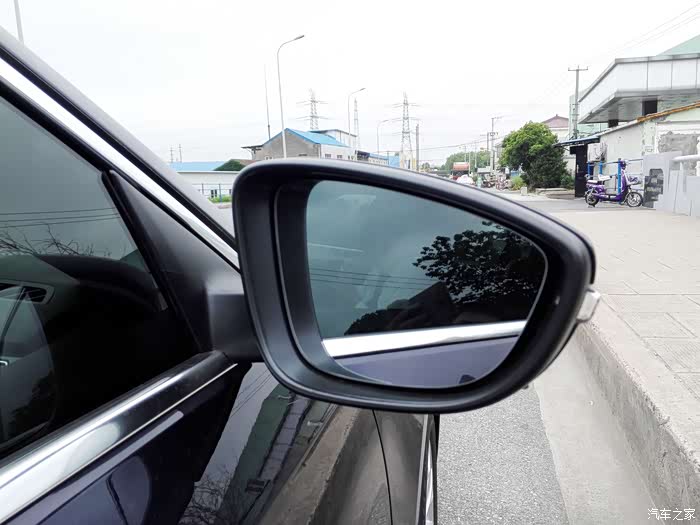 人生来来往往,开着大众帕萨特,载着爸妈,总有来日方长!