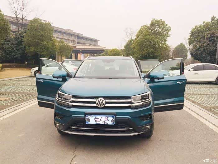 马上过年了必须给父母长点面子了提车美丽湖光蓝小岳岳